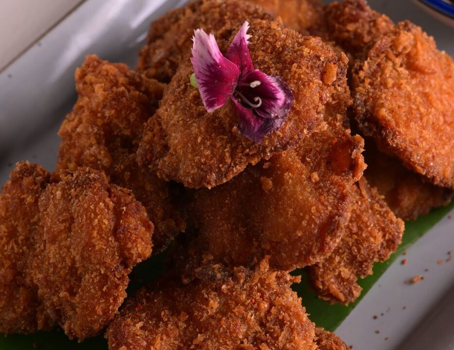 Fried chicken platter at nouba jaipur