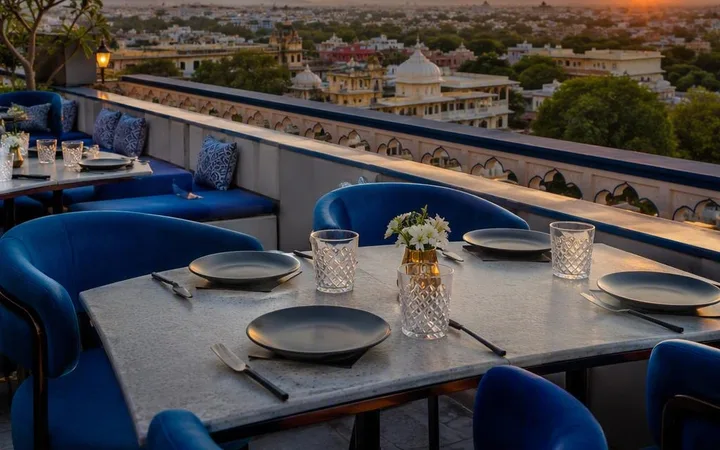 Rooftop Lounge Photo Spots Best Tables and Light Times