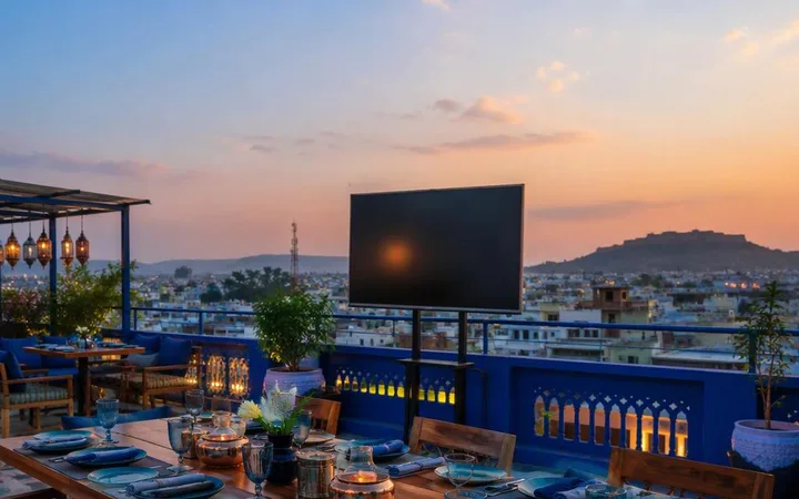 Nearby Restaurants: Hosting Events with AV Screen Etiquette and Billing