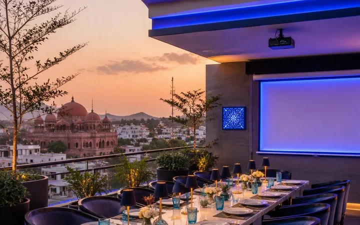 Restaurants Near Me: AV Screen Event Photo Spots and Best Light