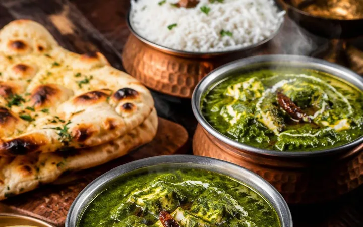 Vegetarian Restaurant Near Me: Palak Gravy Sharing for Tables of Four to Ten